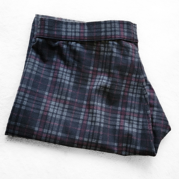 Plaid Leggings in Black and Purple Size Large - Picture 5 of 6